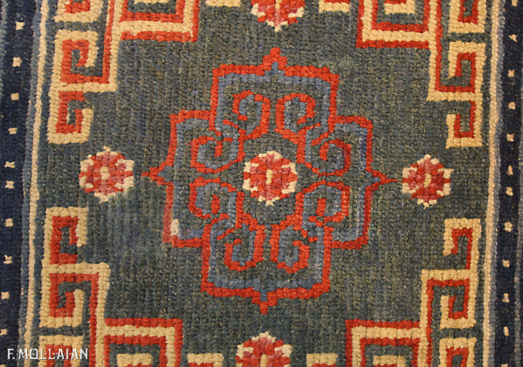 Antique Tibetan Rug n°:80902709